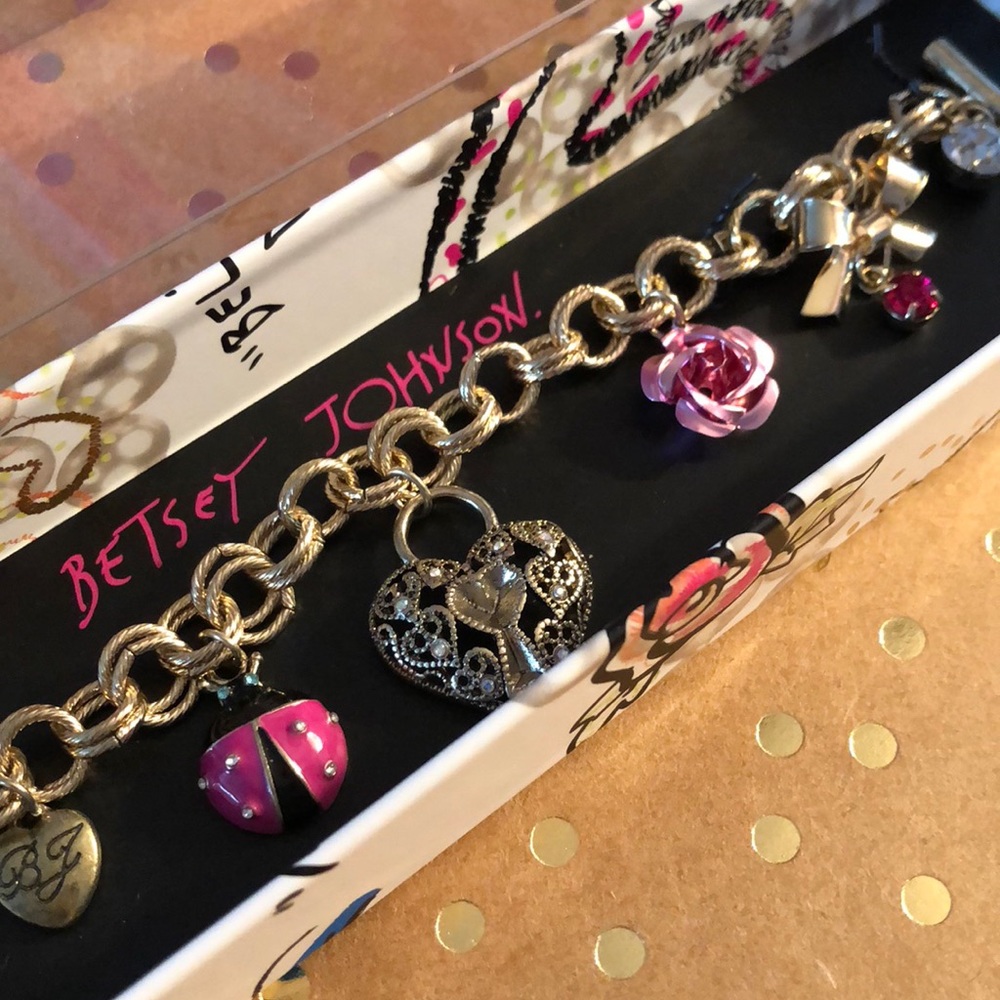 Betsey Johnson Heart Charm Bracelet!